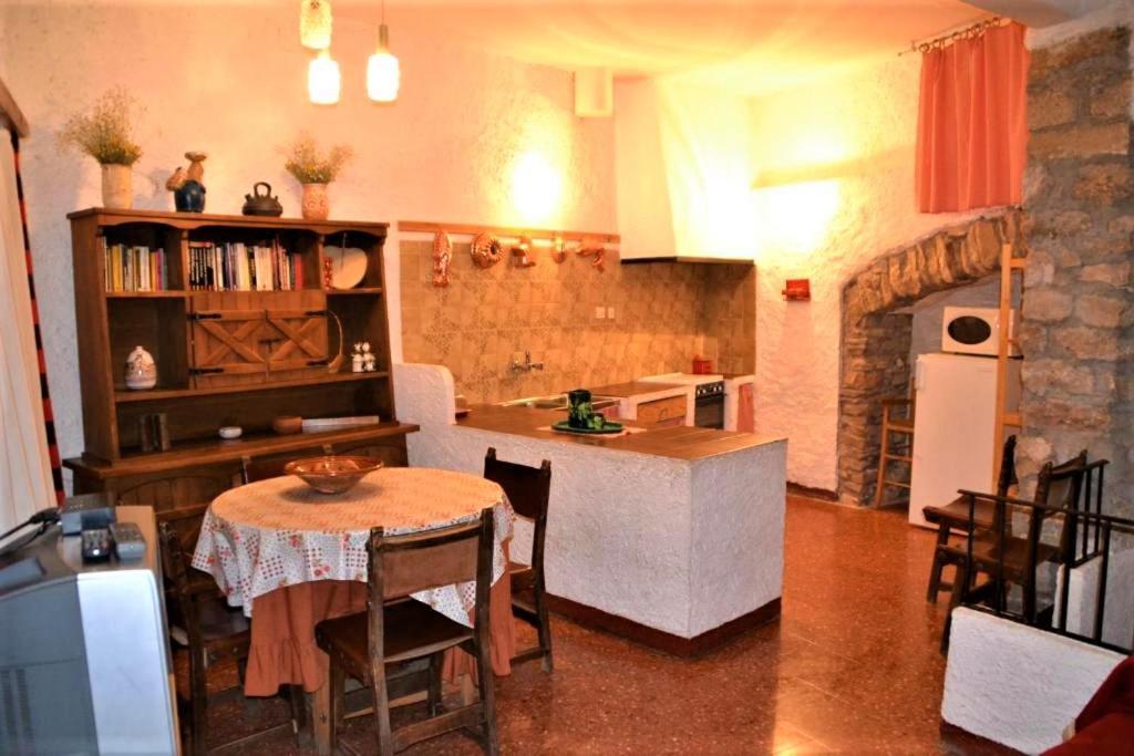 Casa Rural Con Cueva - Cal Gravat Montsonís Exterior foto